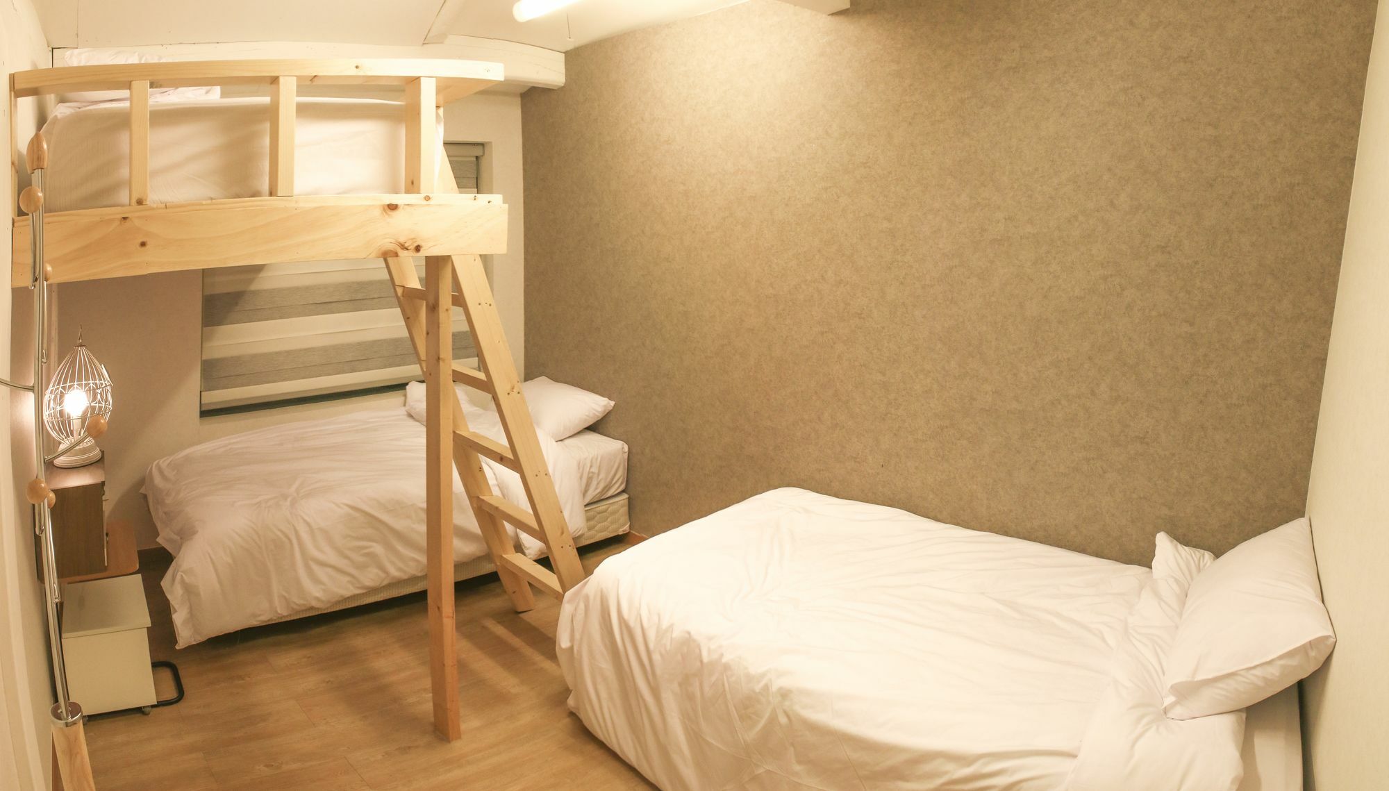 Hostel The Present